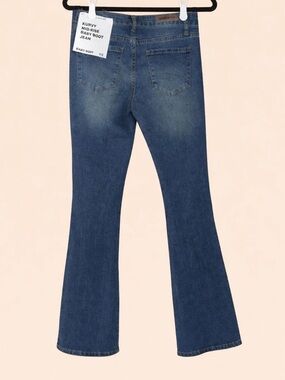 Kendall and Kylie Kurvy Baby Boot Jean Size 1/2 NWT